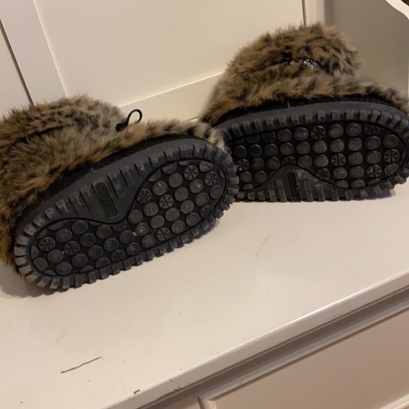 Guess wedge fuzzy boots - Picture 6 of 7